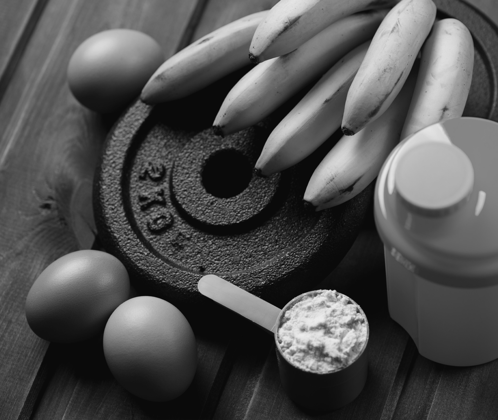 Ernährung für den Muskelaufbau: Tipps für gesundes Essen Hantel Eier Proteinpulver