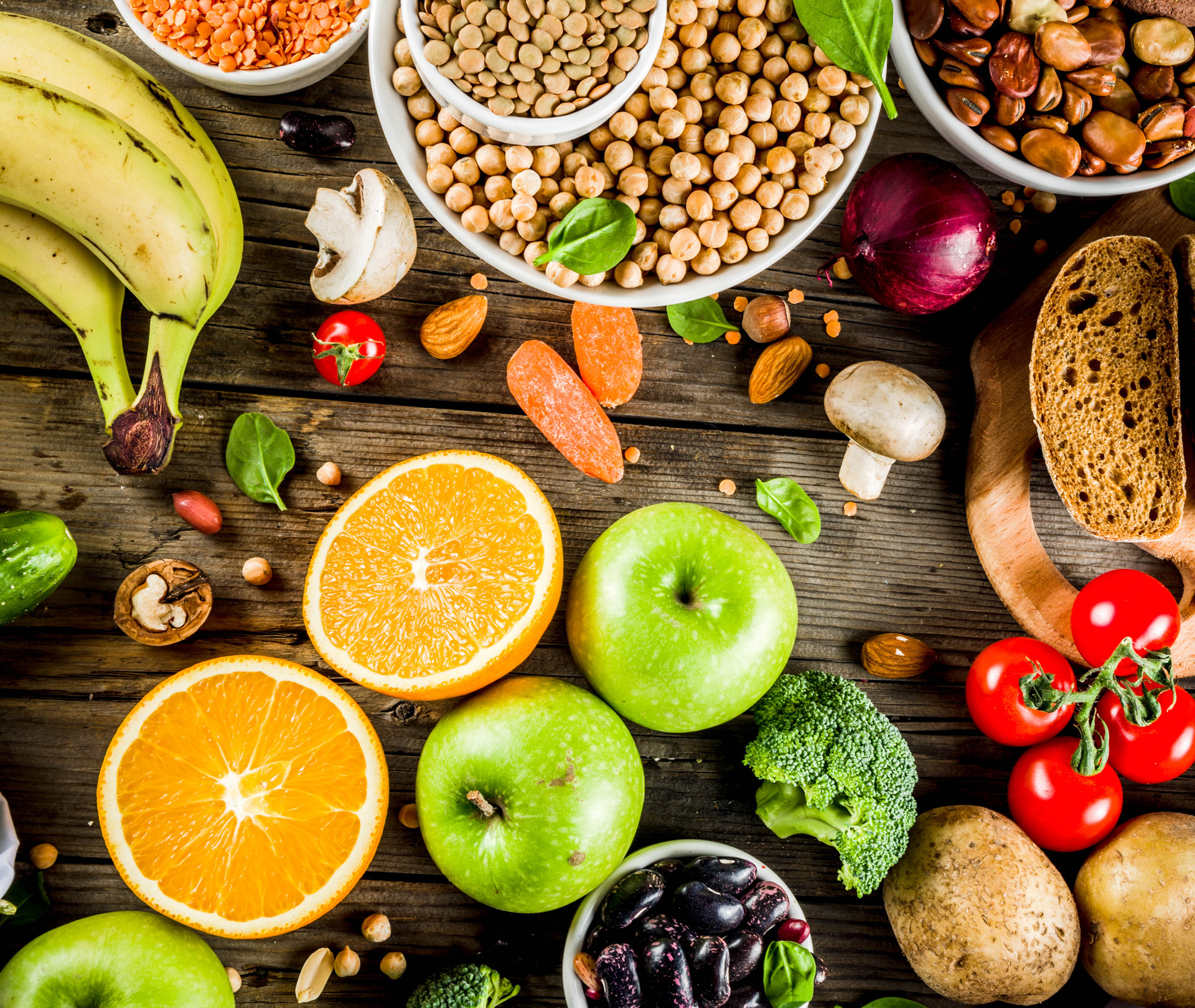 Kohlenhydrate beim Muskelaufbau: Wie wichtig sind sie? diverses Obst und Gemüse